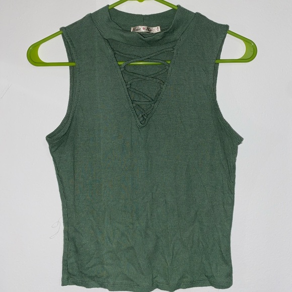 Trendy Army Green Tank Top 🦎 - Picture 1 of 3